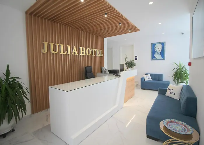 Julia Hotel