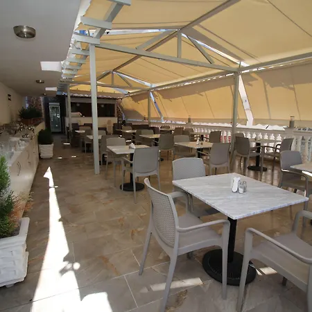 Julia Hotel