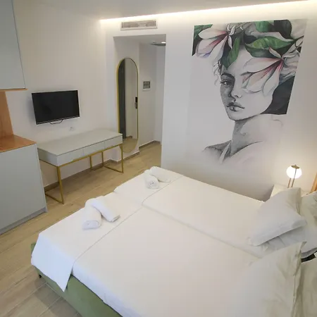 Julia ساراندا