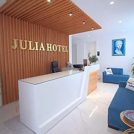 Julia Hotel