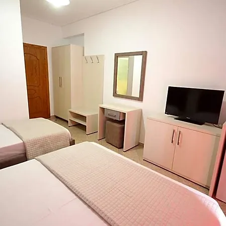 Julia Hotel