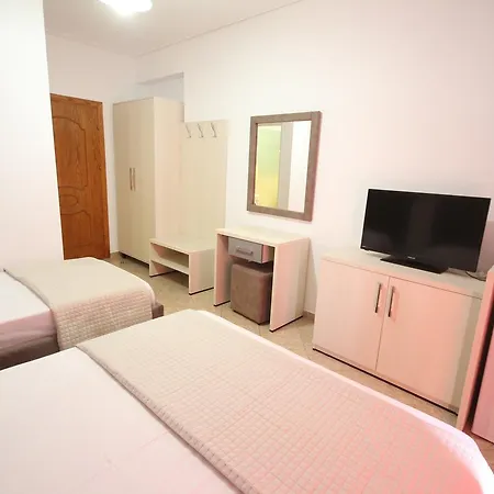 Julia 3* Sarandë