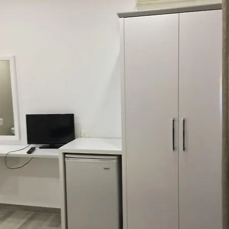 Julia ساراندا