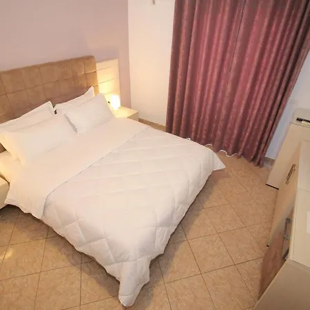 Julia Hotel