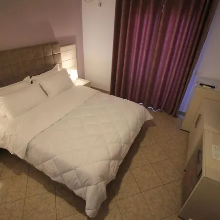 Julia 3* Sarandë