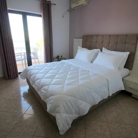 Julia Hotel